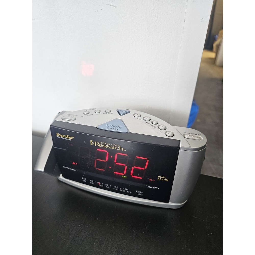 Emerson Research Alarm Clock AM/FM Radio Smart Set Time Projection Model CKS3516